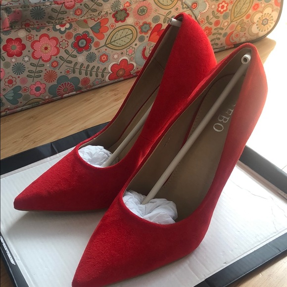 Red suede stiletto heels - Picture 2 of 2